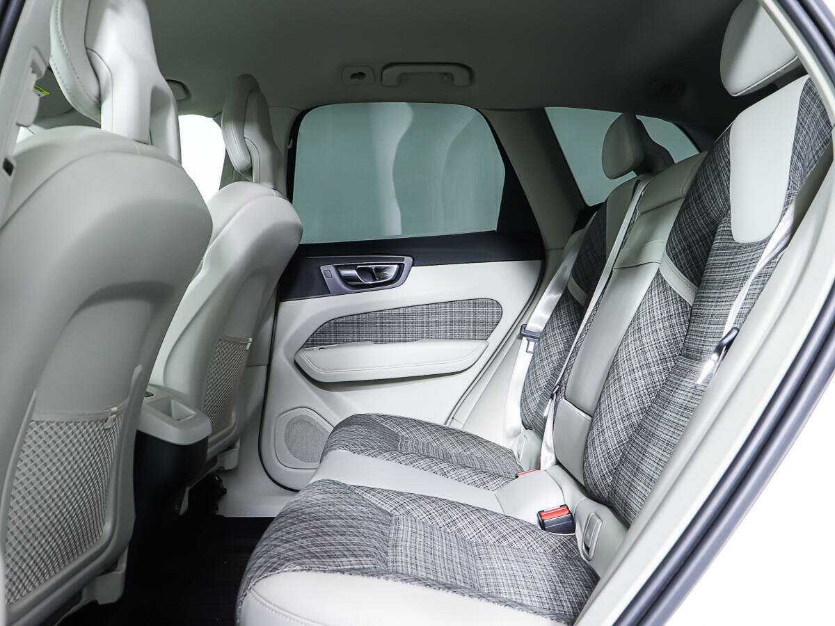 Б/У Вольво ИксЦ60 2018 года. Фото: #9