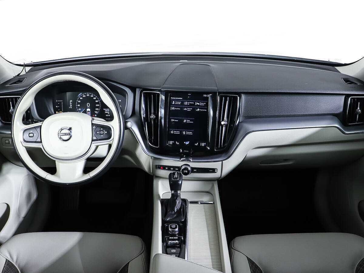 Б/У Вольво ИксЦ60 2018 года. Фото: #10