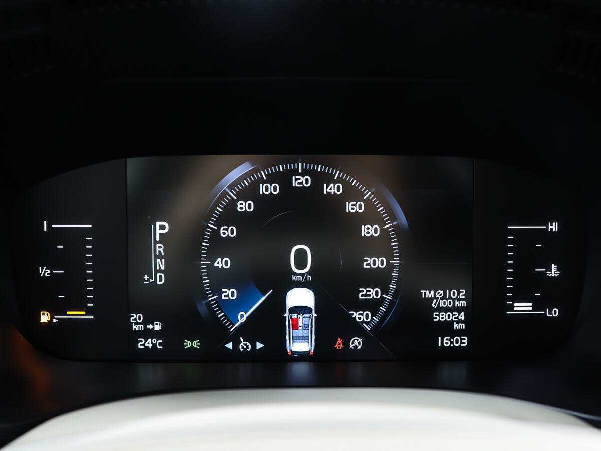 Б/У Вольво ИксЦ60 2018 года. Фото: #13