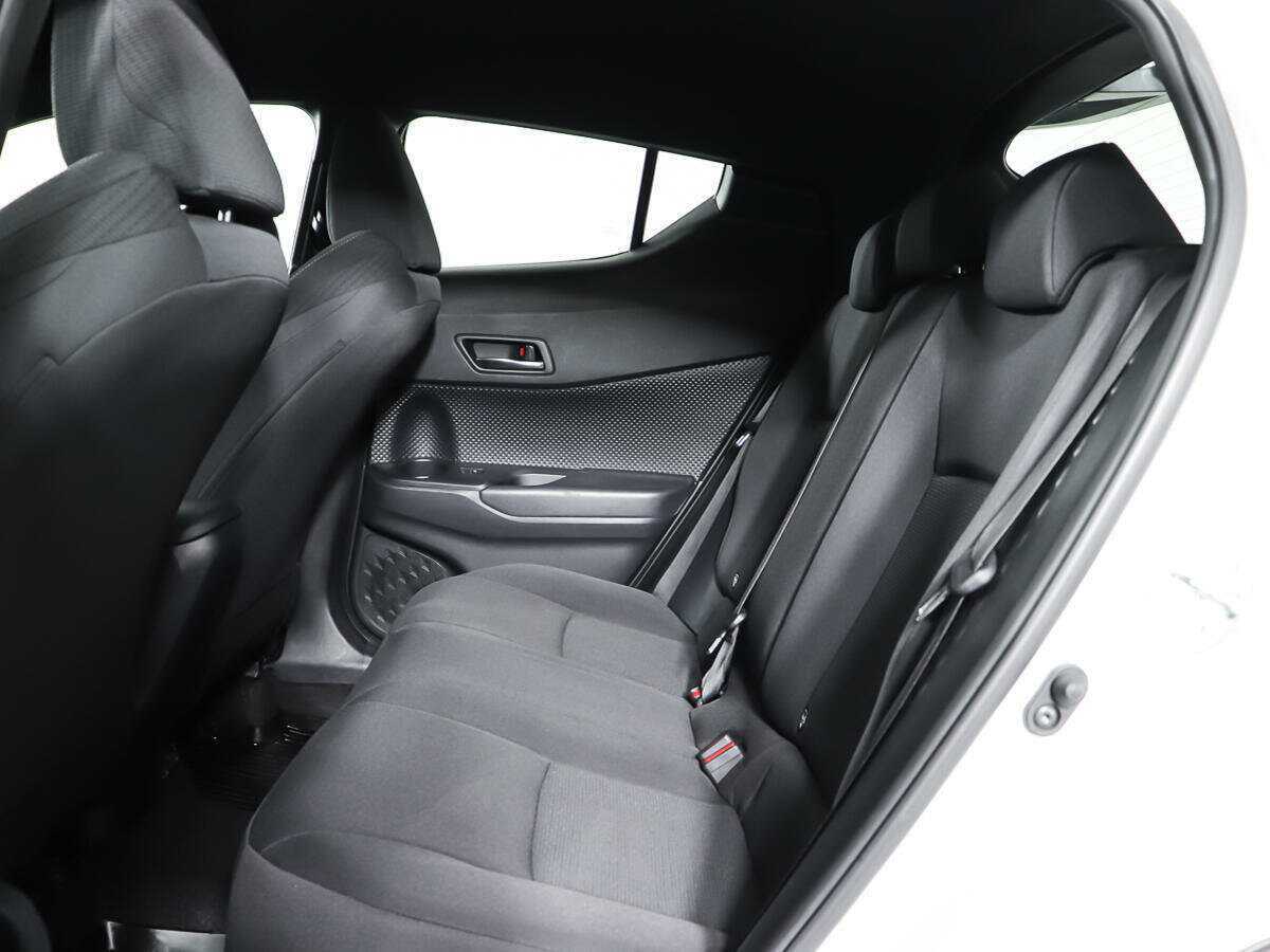 Б/У Тойота Ц-ШР 2018 года. Фото: #9