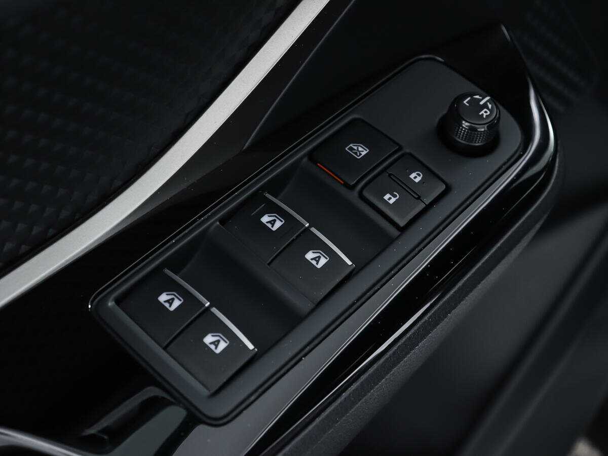 Б/У Тойота Ц-ШР 2018 года. Фото: #15