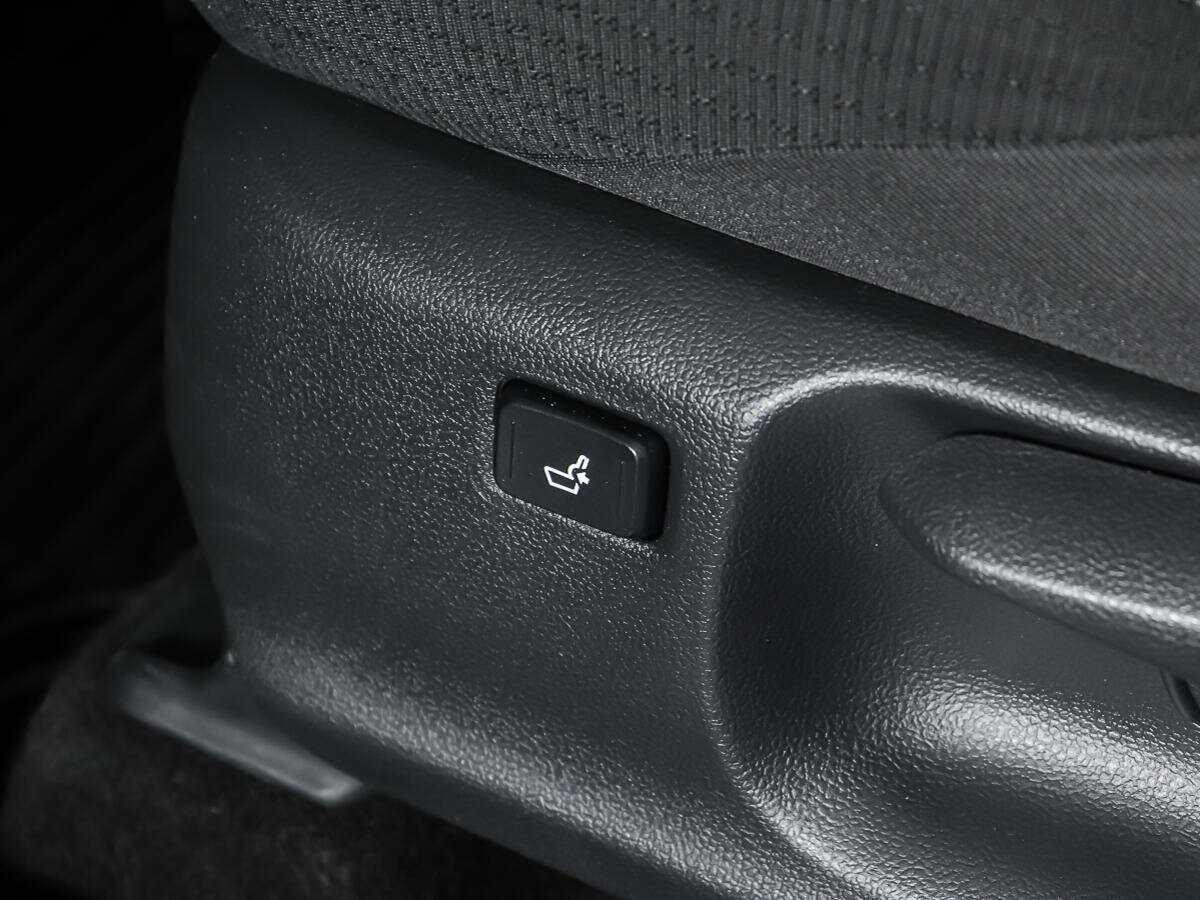 Б/У Тойота Ц-ШР 2018 года. Фото: #16