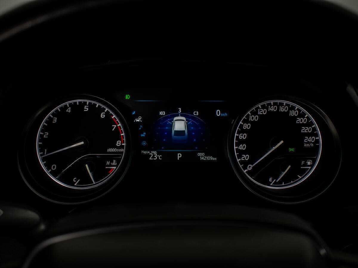 Б/У Тойота Камри 2019 года. Фото: #8