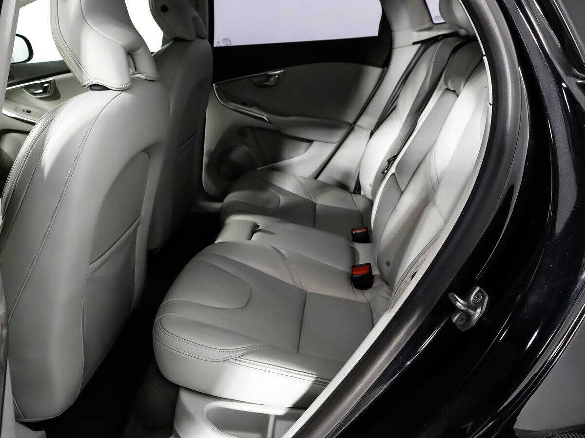 Б/У Вольво В40 Кросс Кантри 2013 года. Фото: #9