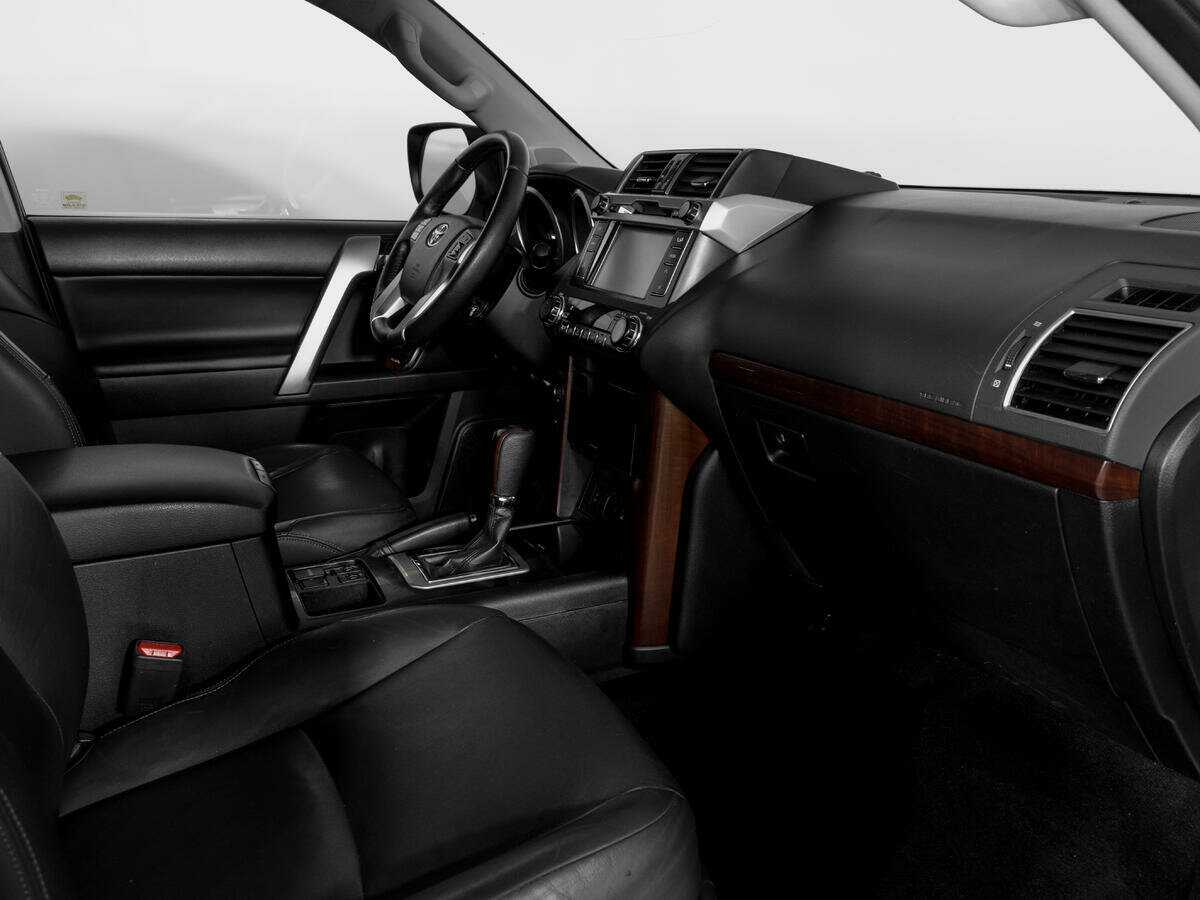 Б/У Тойота Лэнд Крузер Прадо 2017 года. Фото: #8