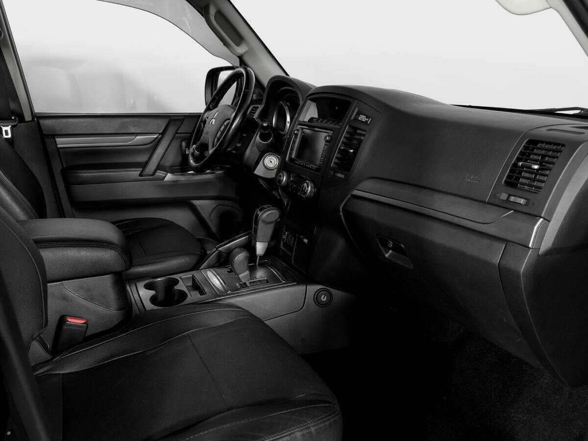 Б/У Митсубиши Паджеро 2014 года. Фото: #8