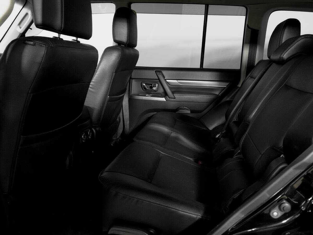 Б/У Митсубиши Паджеро 2014 года. Фото: #9