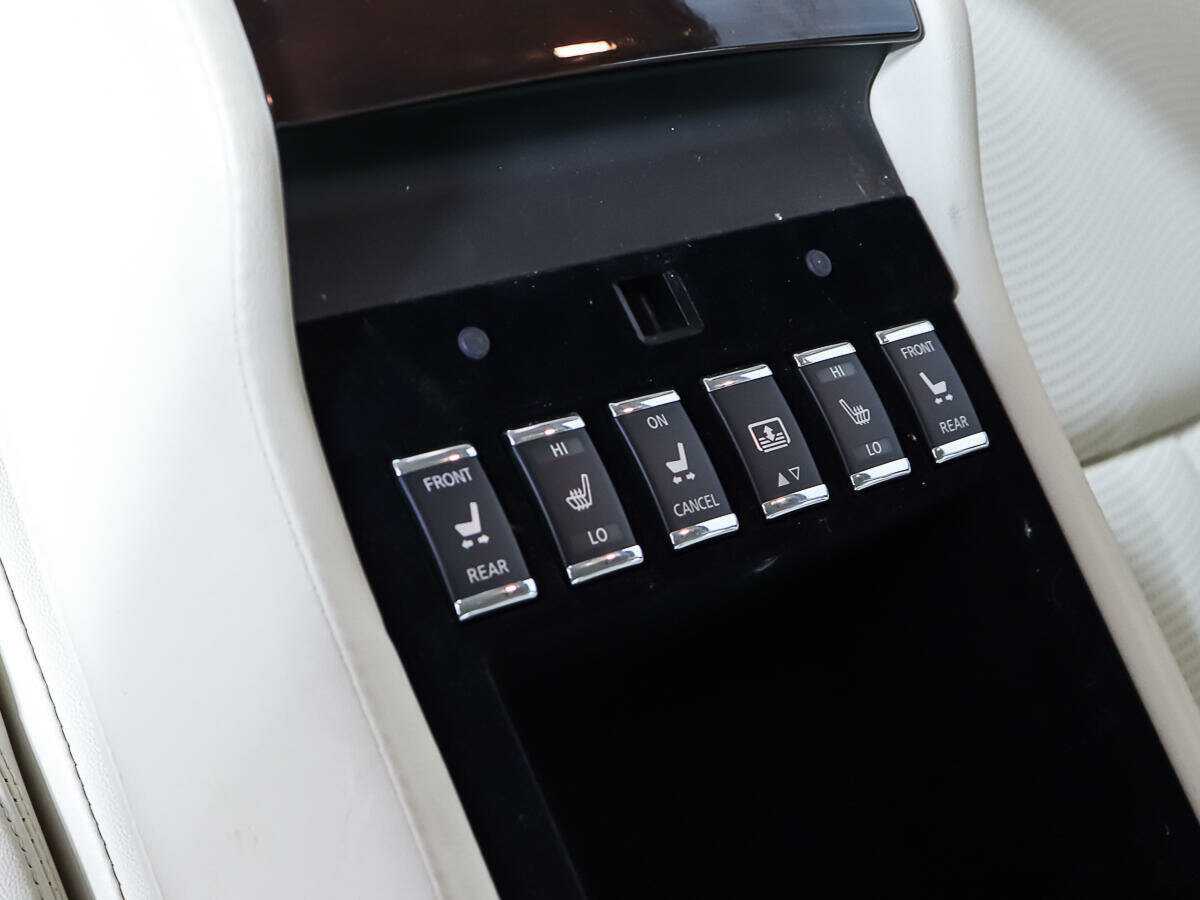 Б/У Инфинити М 2012 года. Фото: #11