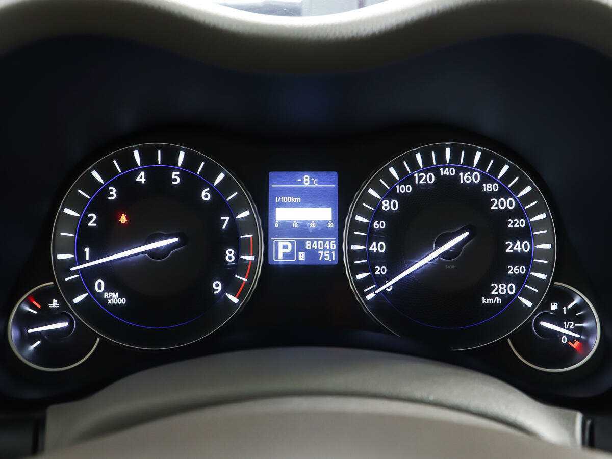 Б/У Инфинити М 2012 года. Фото: #15