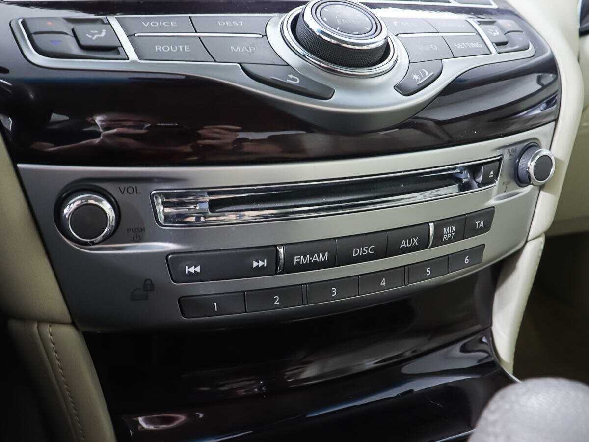 Б/У Инфинити М 2012 года. Фото: #19