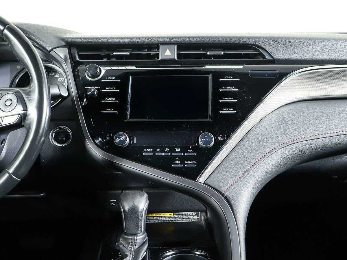 Б/У Тойота Камри 2020 года. Фото: #11