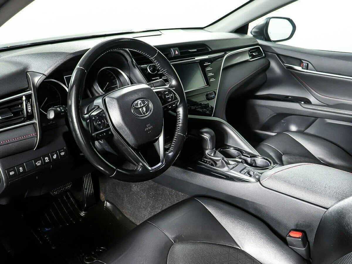 Б/У Тойота Камри 2020 года. Фото: #13