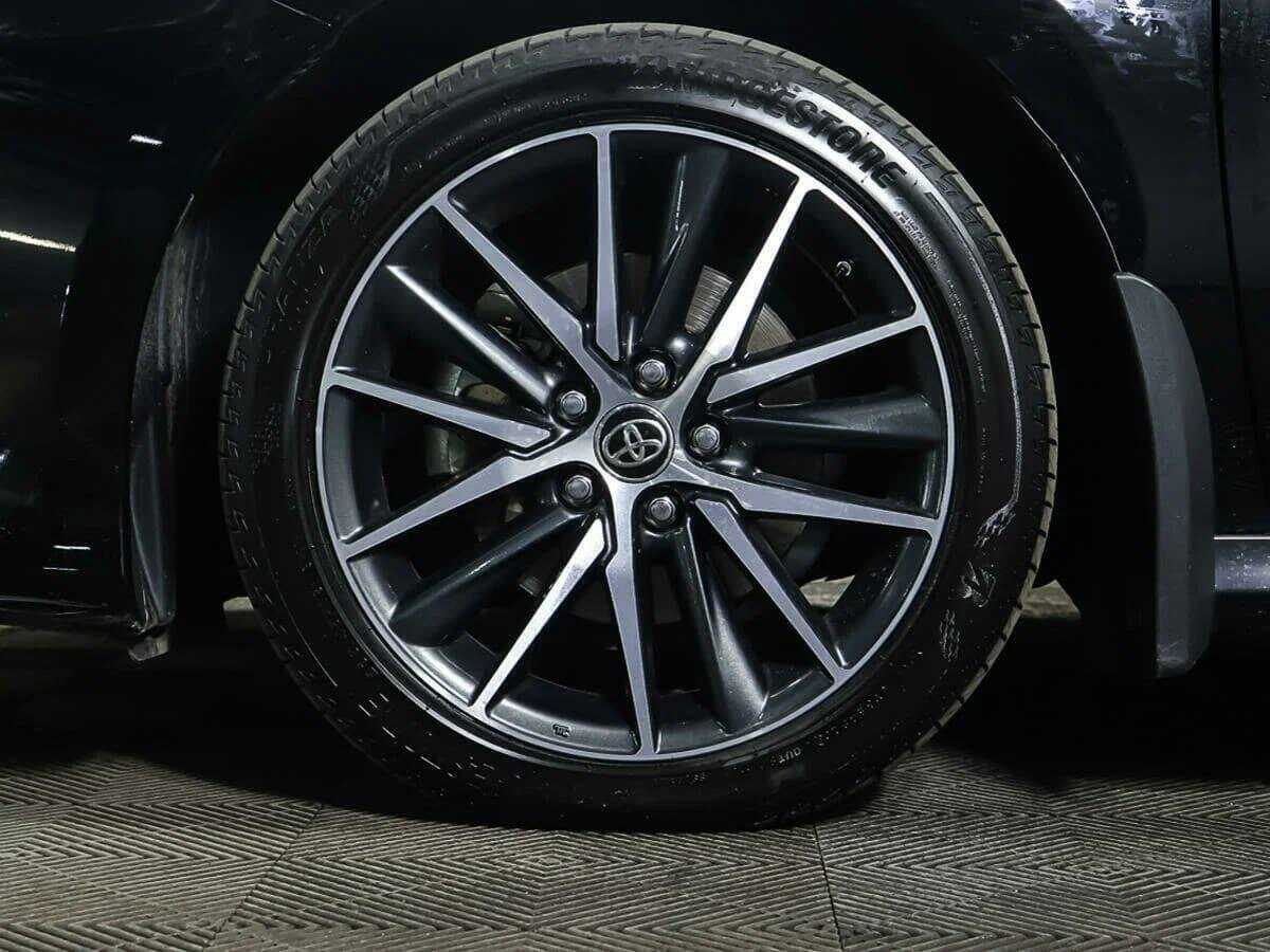 Б/У Тойота Камри 2021 года. Фото: #14