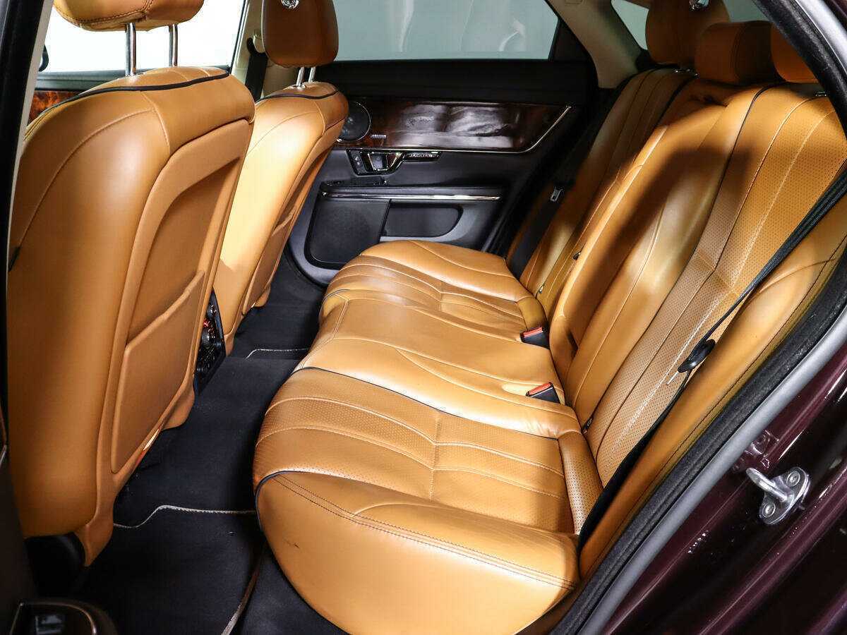 Б/У Ягуар ИксДжи 2014 года. Фото: #8