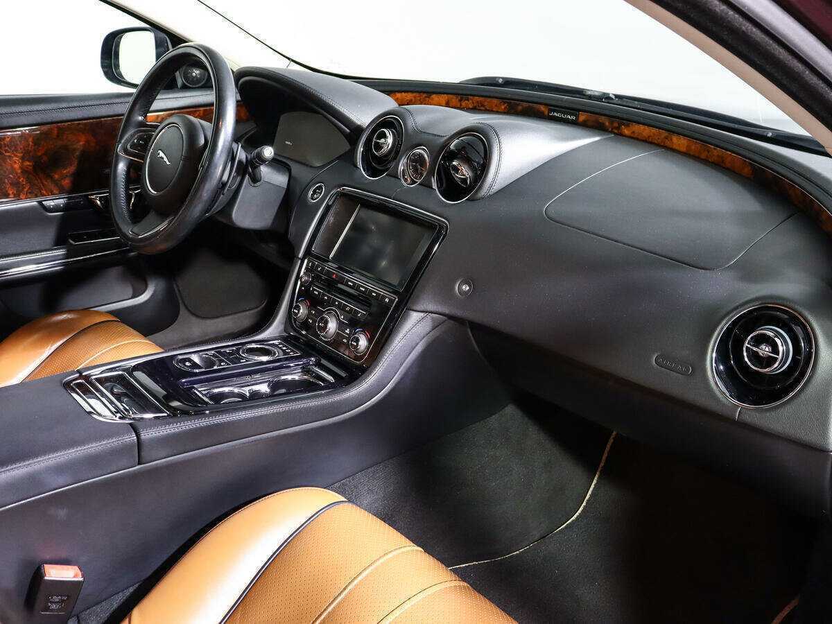 Б/У Ягуар ИксДжи 2014 года. Фото: #9