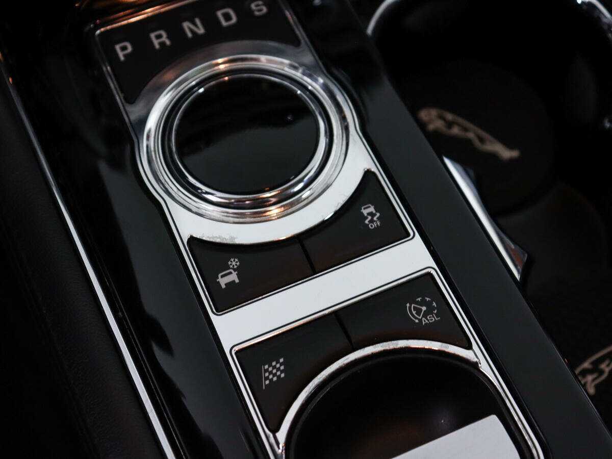 Б/У Ягуар ИксДжи 2014 года. Фото: #28