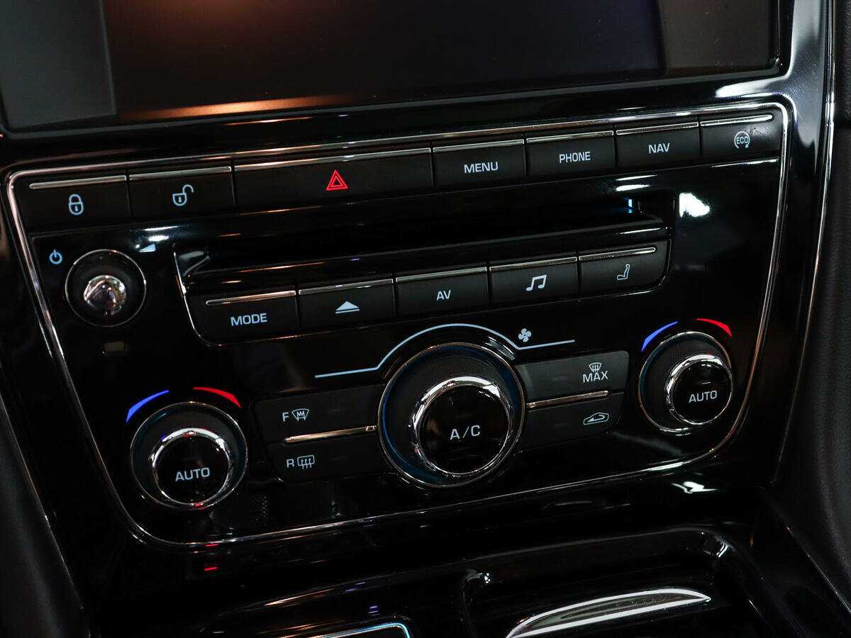 Б/У Ягуар ИксДжи 2014 года. Фото: #29