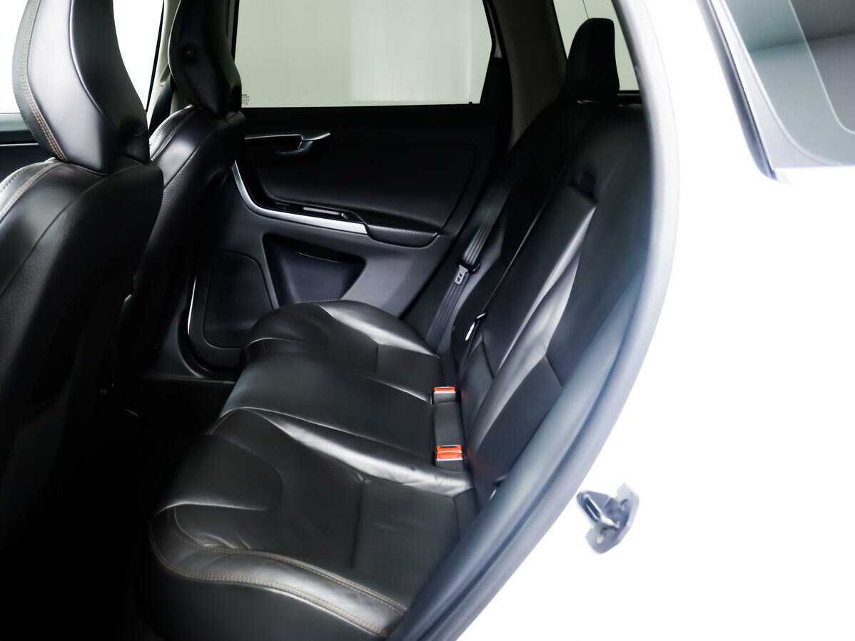 Б/У Вольво ИксЦ60 2010 года. Фото: #11