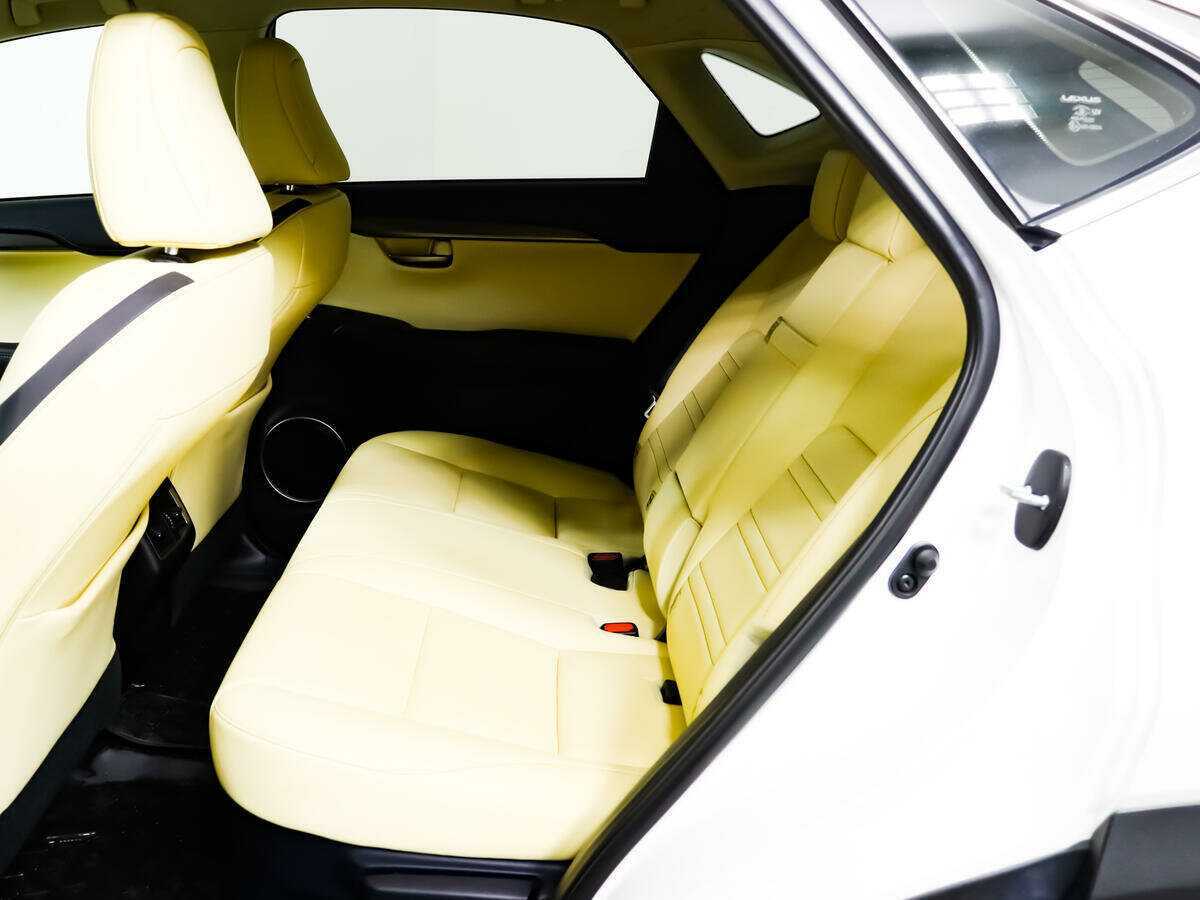 Б/У Лексус Н-Икс 2015 года. Фото: #11