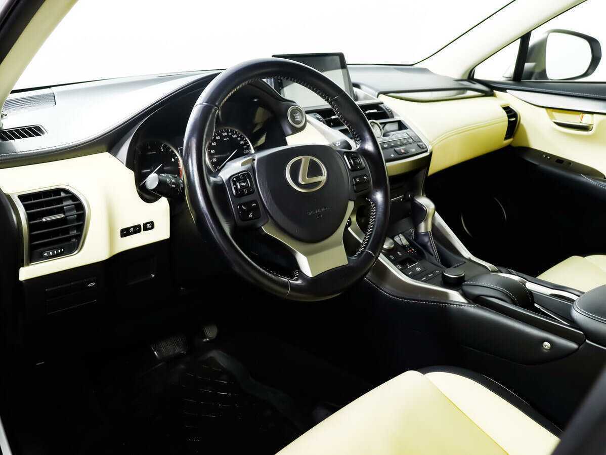 Б/У Лексус Н-Икс 2015 года. Фото: #12