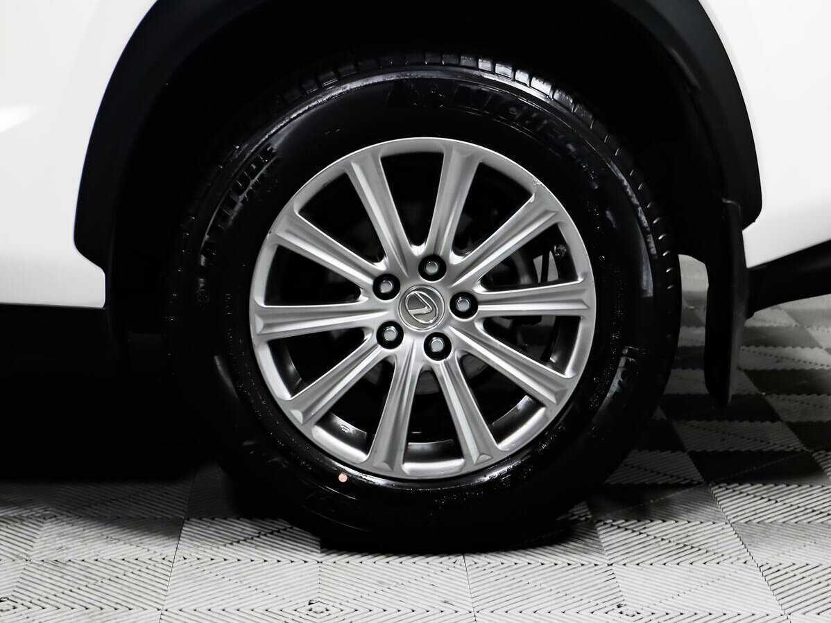 Б/У Лексус Н-Икс 2015 года. Фото: #13