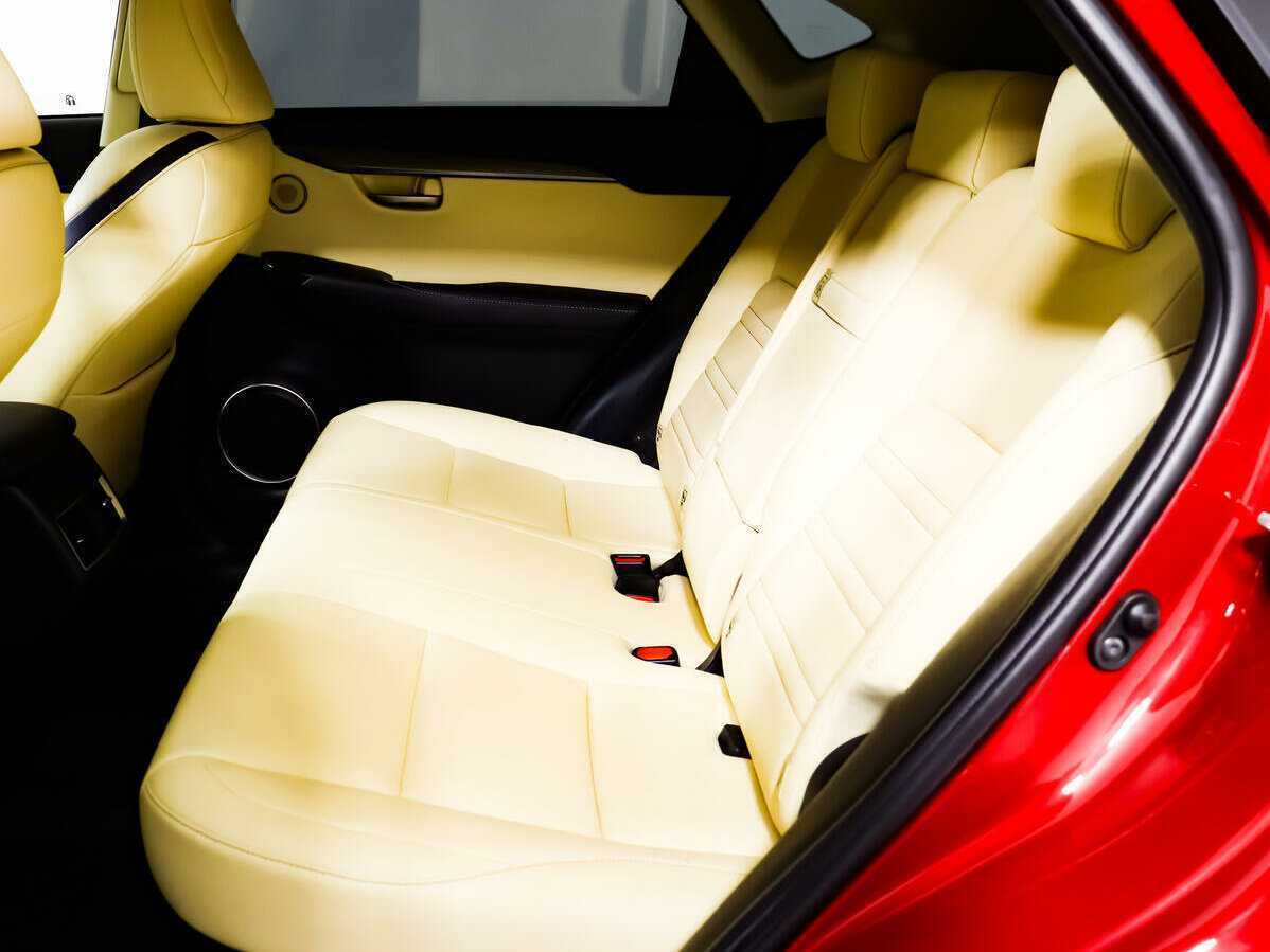 Б/У Лексус Н-Икс 2016 года. Фото: #11