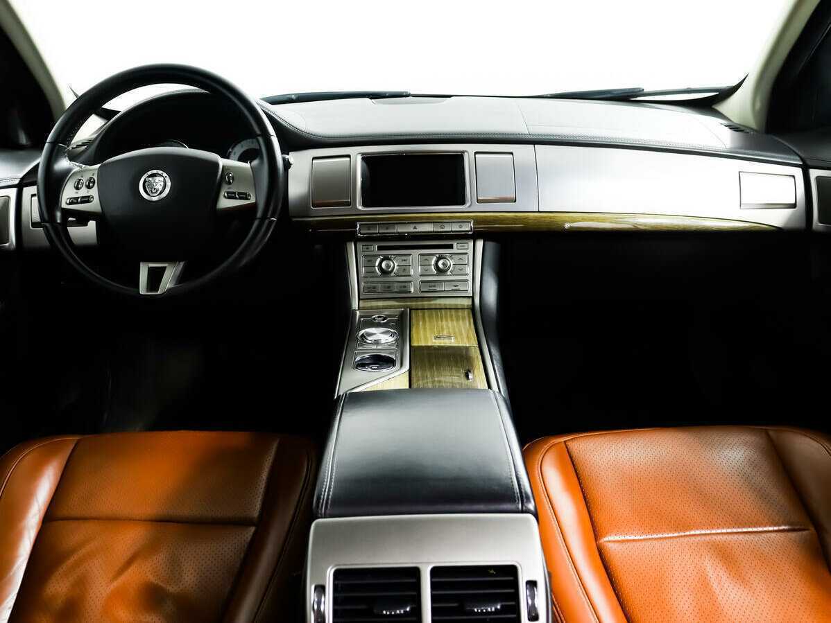 Б/У Ягуар ИксФ 2008 года. Фото: #6