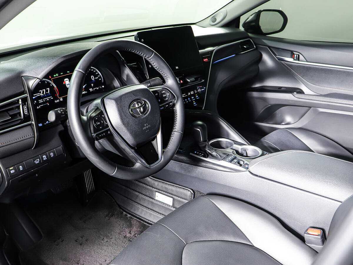 Б/У Тойота Камри 2023 года. Фото: #15