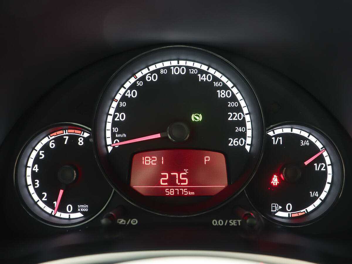 Б/У Фольксваген Битл 2014 года. Фото: #13