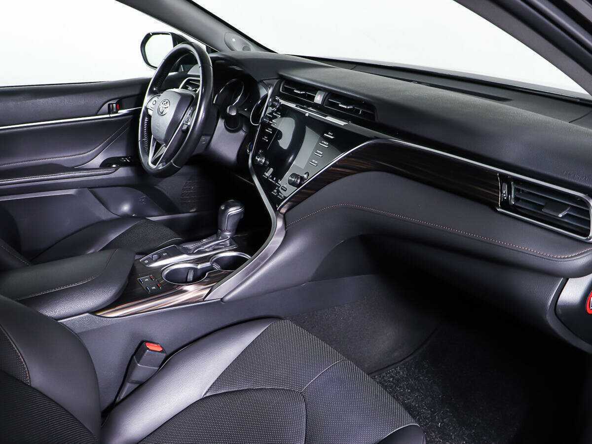 Б/У Тойота Камри 2018 года. Фото: #8