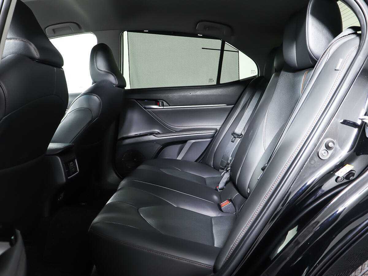 Б/У Тойота Камри 2018 года. Фото: #9