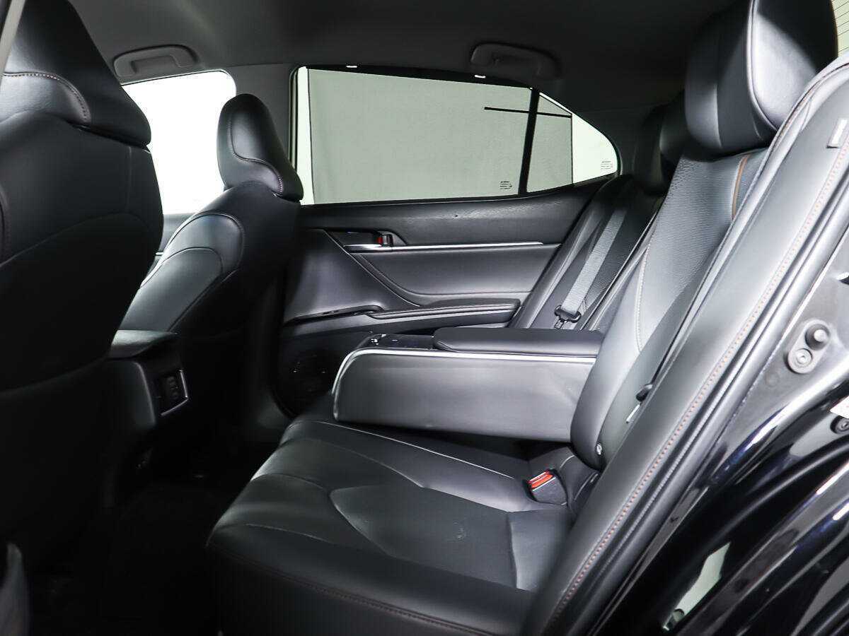 Б/У Тойота Камри 2018 года. Фото: #10