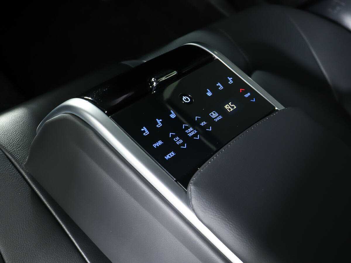 Б/У Тойота Камри 2018 года. Фото: #11