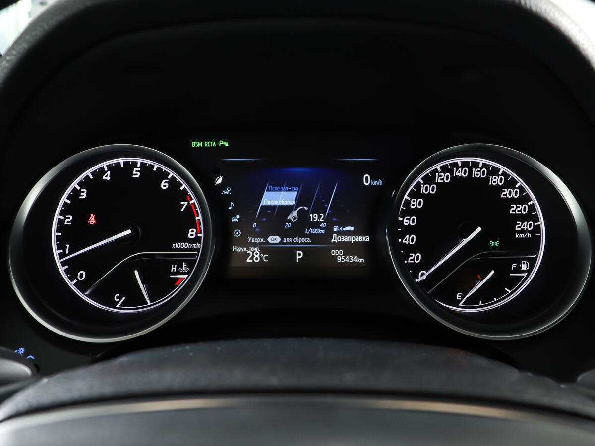 Б/У Тойота Камри 2018 года. Фото: #15