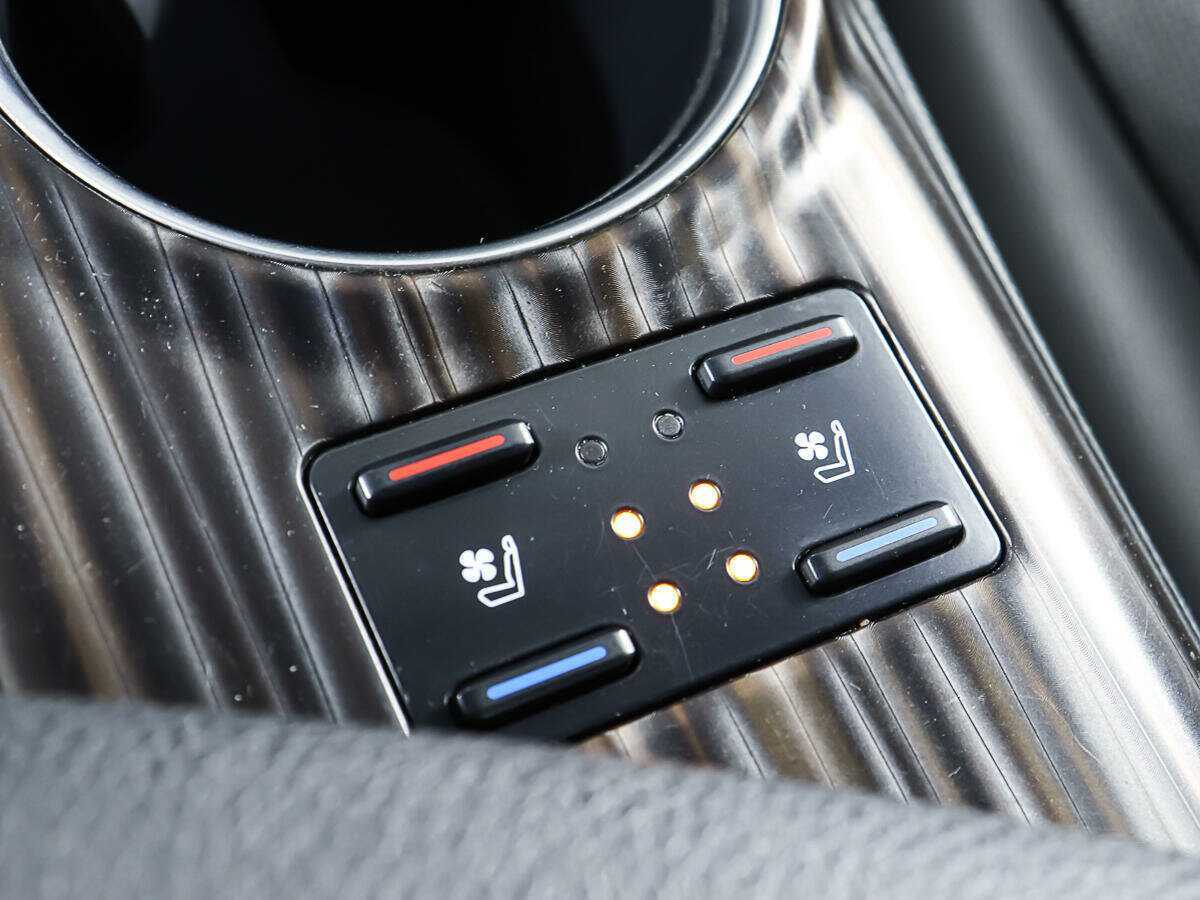 Б/У Тойота Камри 2018 года. Фото: #19