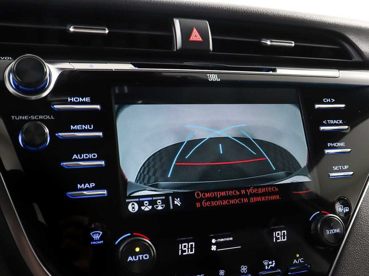 Б/У Тойота Камри 2018 года. Фото: #20