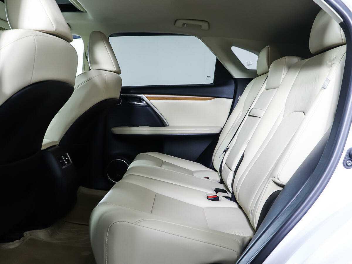 Б/У Лексус Р-Икс 2022 года. Фото: #9