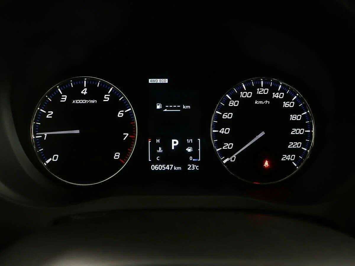 Б/У Митсубиши Оутлэндер 2016 года. Фото: #9