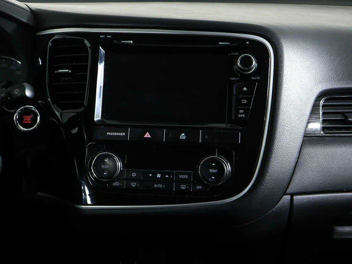 Б/У Митсубиши Оутлэндер 2016 года. Фото: #11