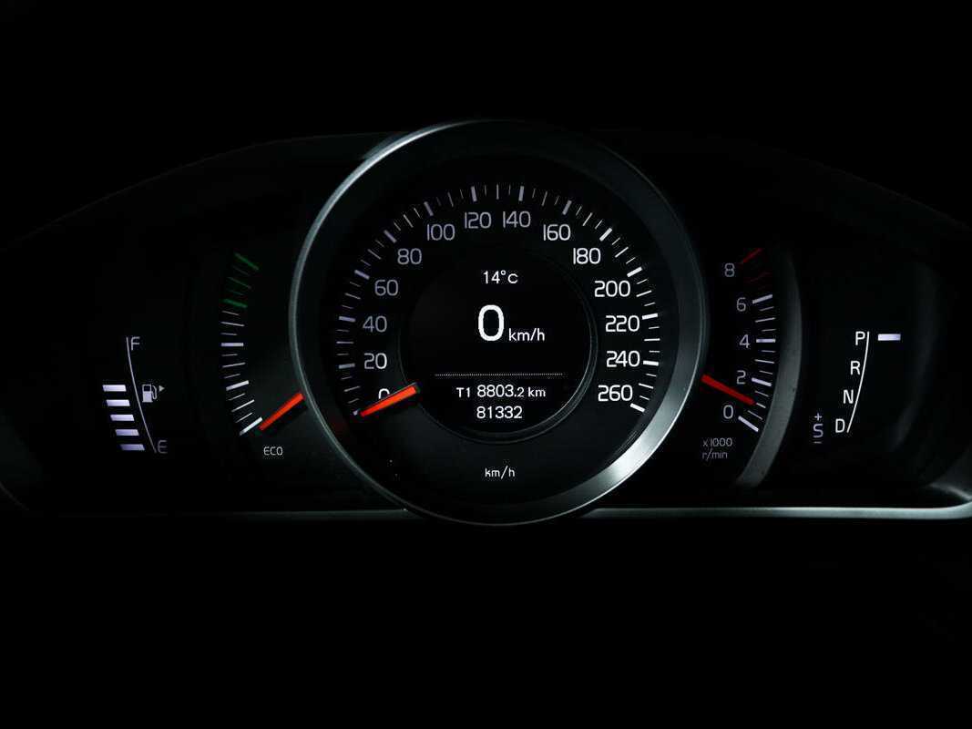 Б/У Вольво В40 Кросс Кантри 2017 года. Фото: #9