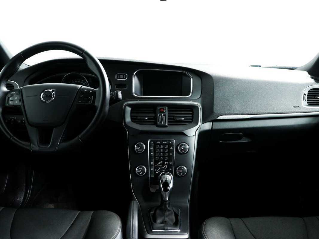 Б/У Вольво В40 Кросс Кантри 2017 года. Фото: #10