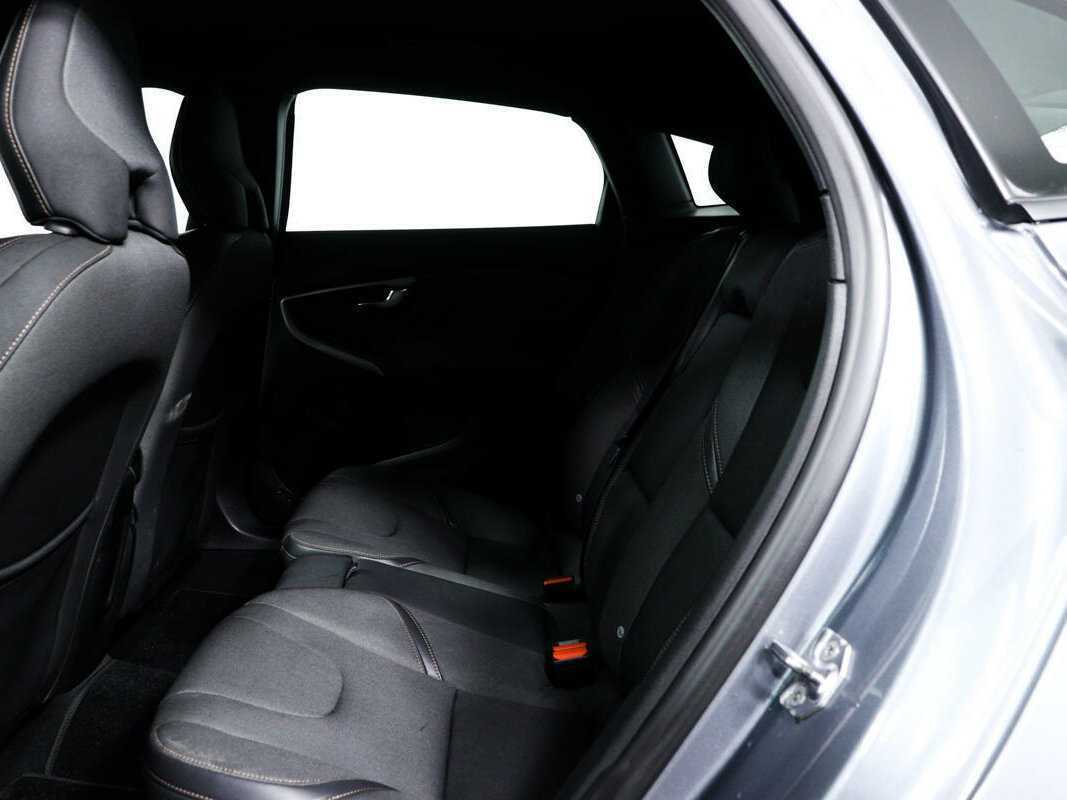 Б/У Вольво В40 Кросс Кантри 2017 года. Фото: #11