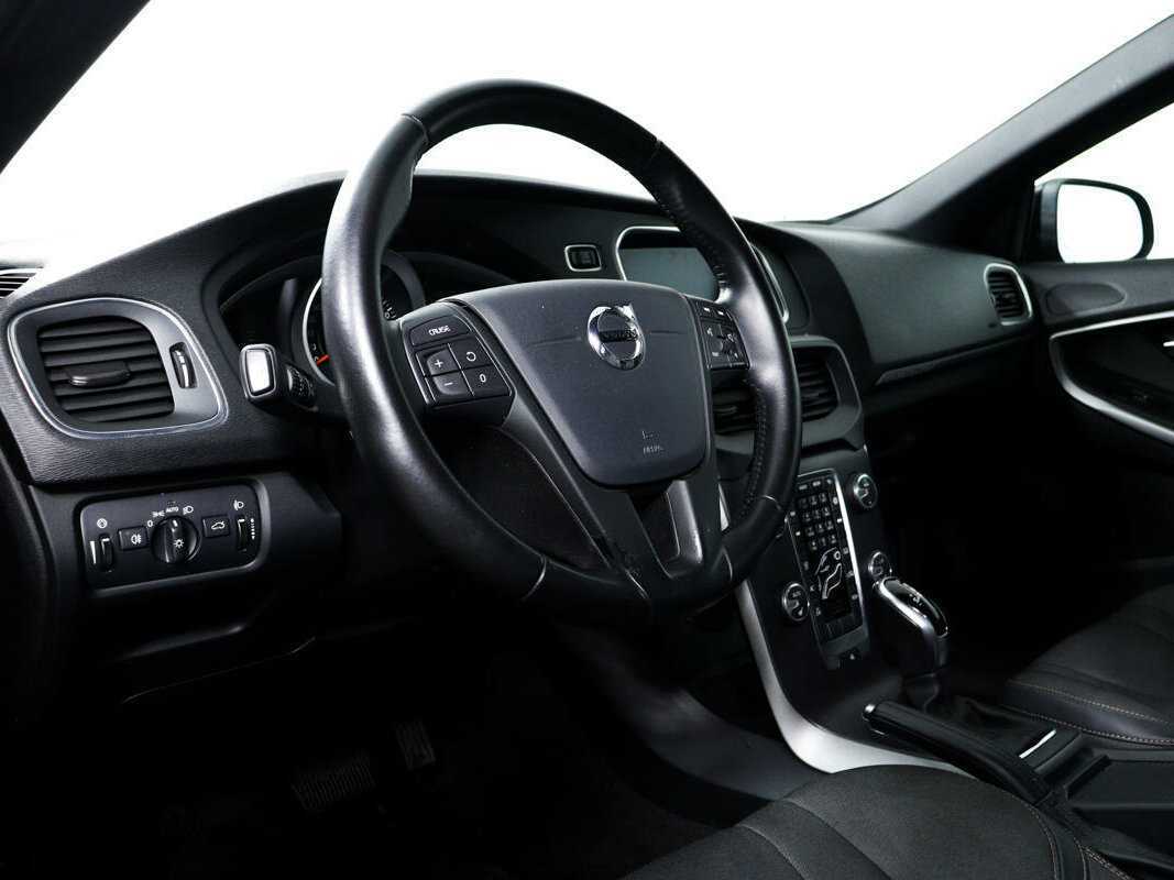 Б/У Вольво В40 Кросс Кантри 2017 года. Фото: #12