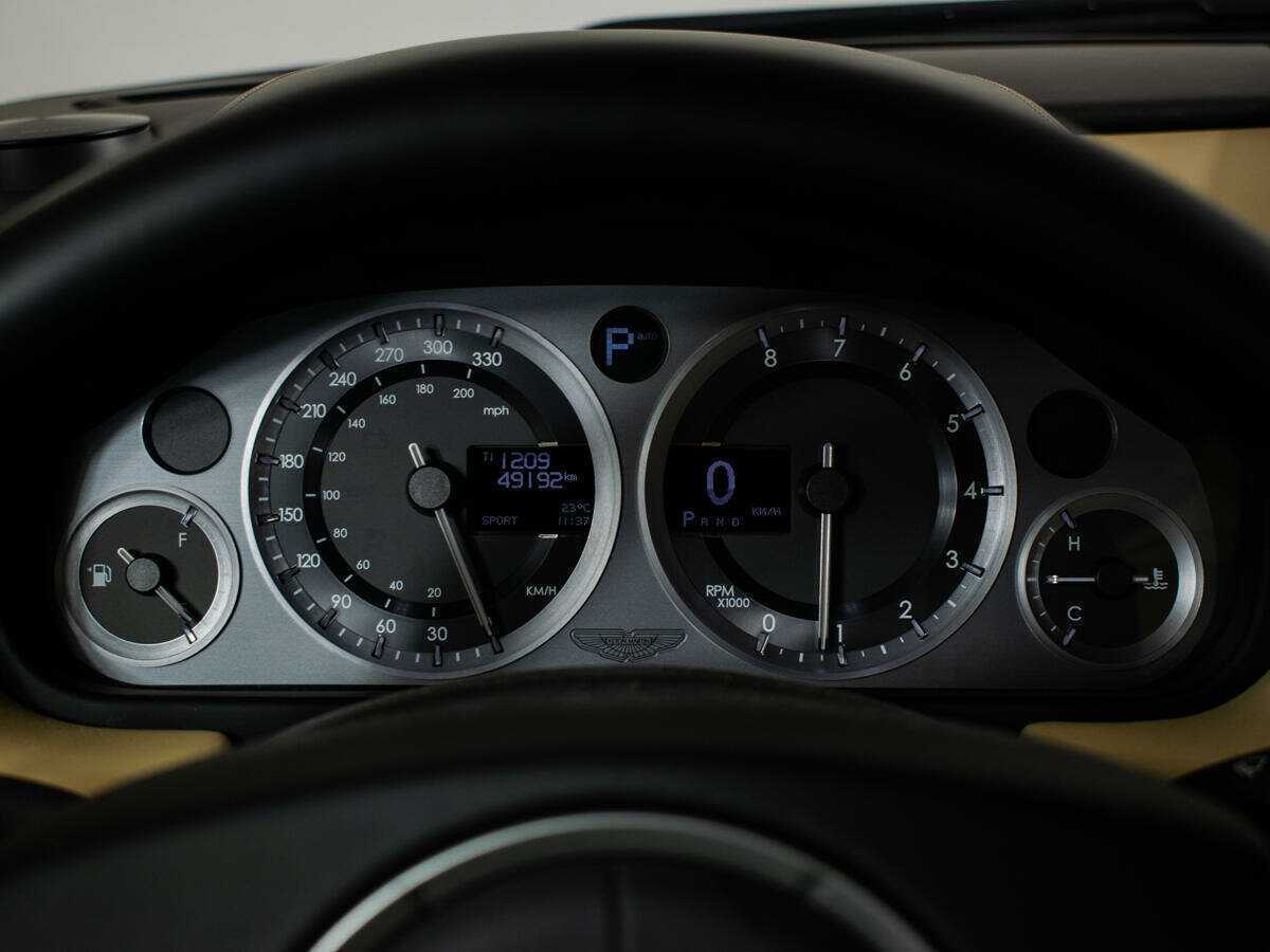 Б/У Астон Мартин ДБ9 2013 года. Фото: #11