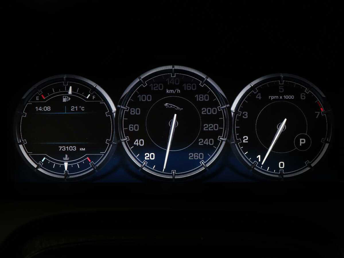 Б/У Ягуар ИксДжи 2014 года. Фото: #8