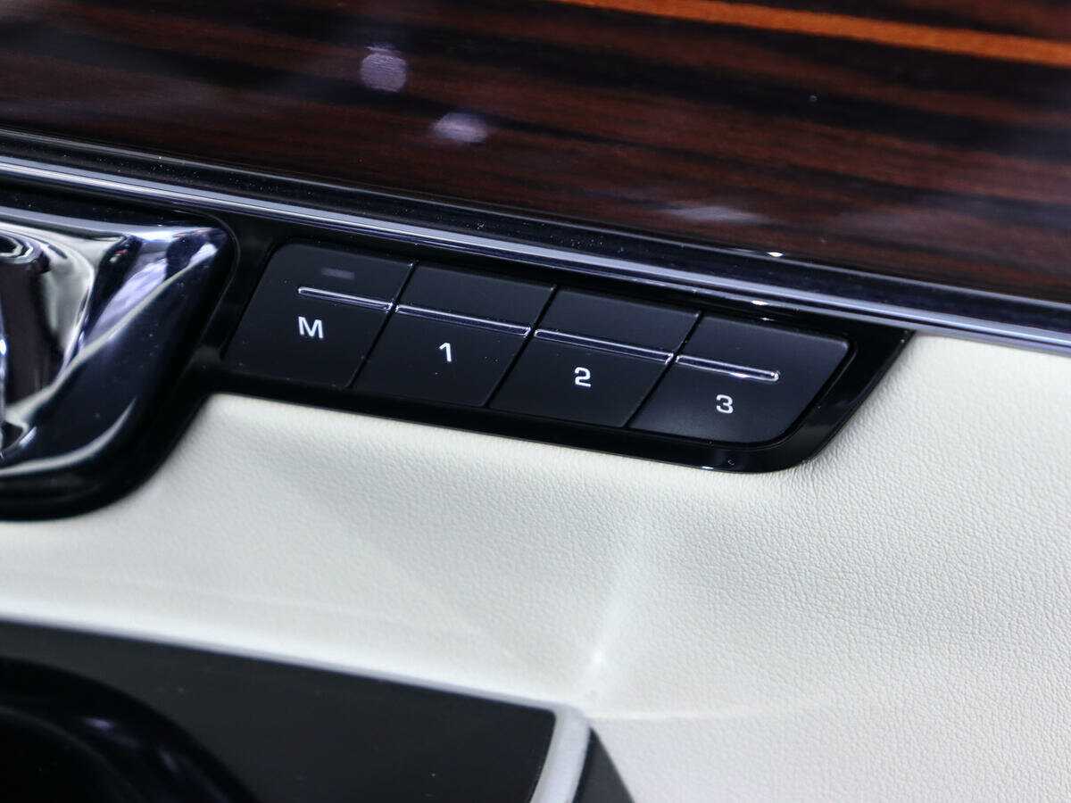 Б/У Ягуар ИксДжи 2014 года. Фото: #14