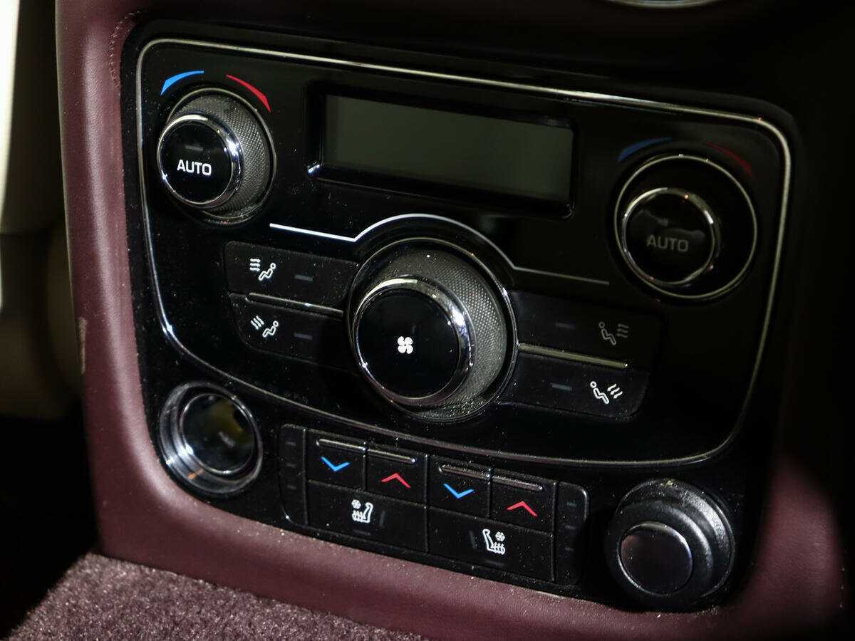 Б/У Ягуар ИксДжи 2014 года. Фото: #16