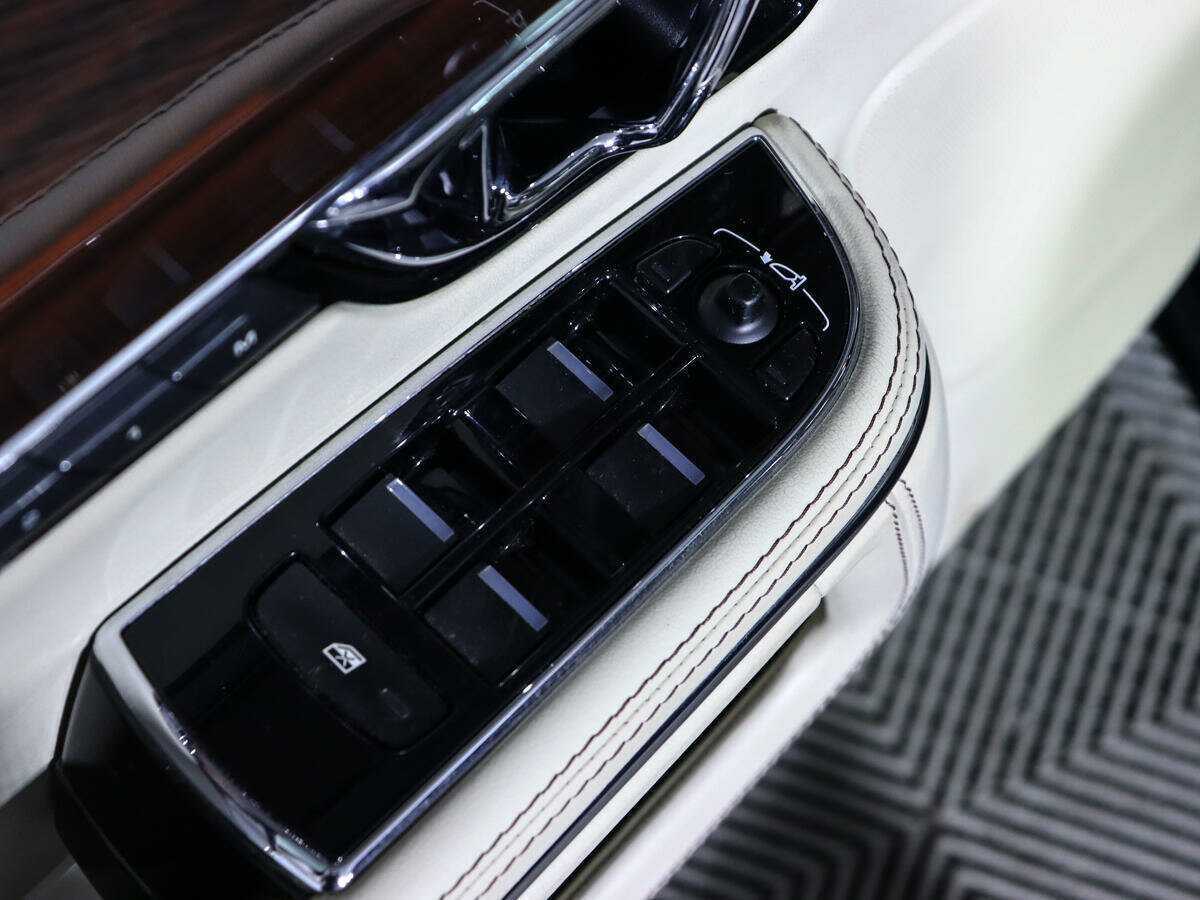 Б/У Ягуар ИксДжи 2014 года. Фото: #24