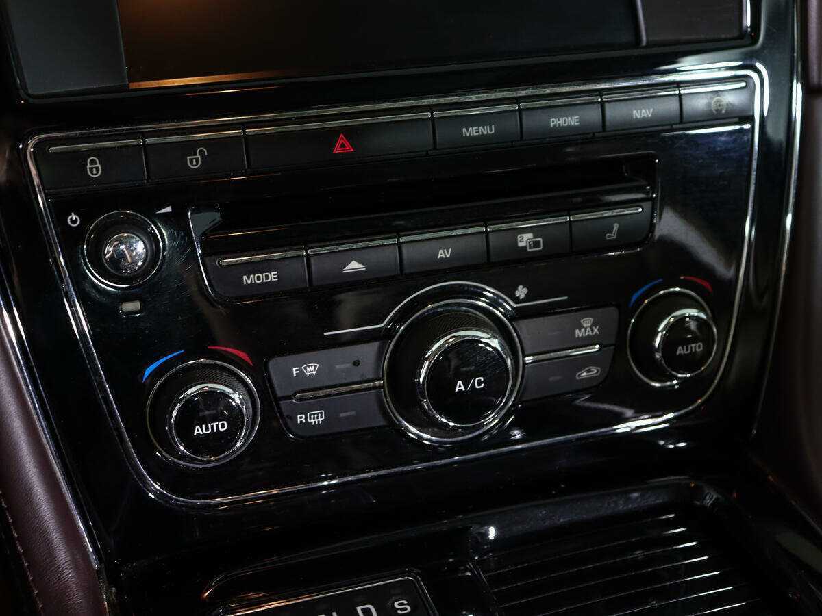 Б/У Ягуар ИксДжи 2014 года. Фото: #32