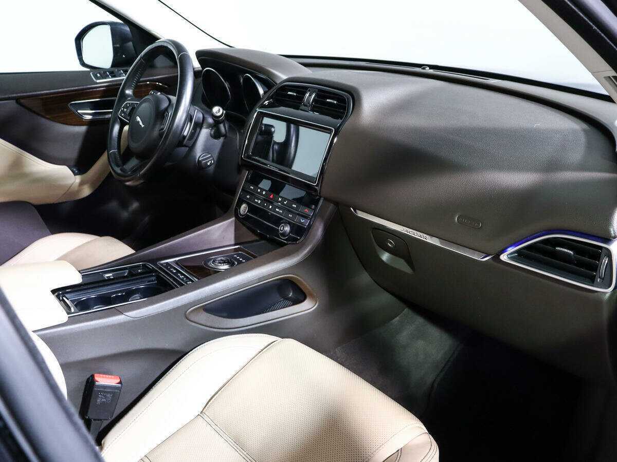 Б/У Ягуар Ф-Пэйс 2016 года. Фото: #8